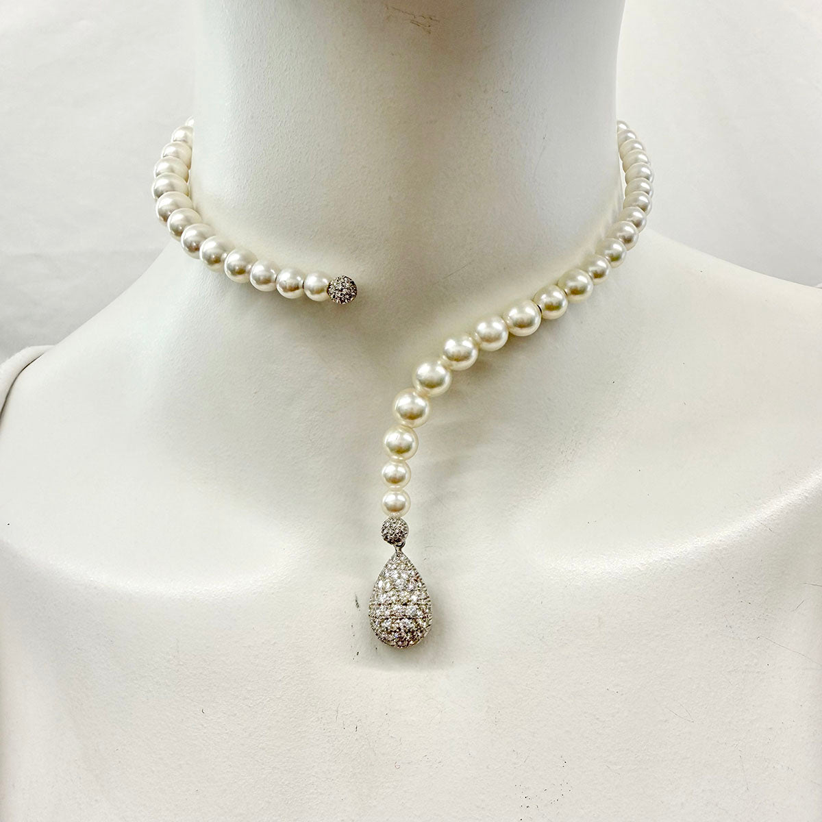 18K White Gold Cultured Pearl Diamond Necklace