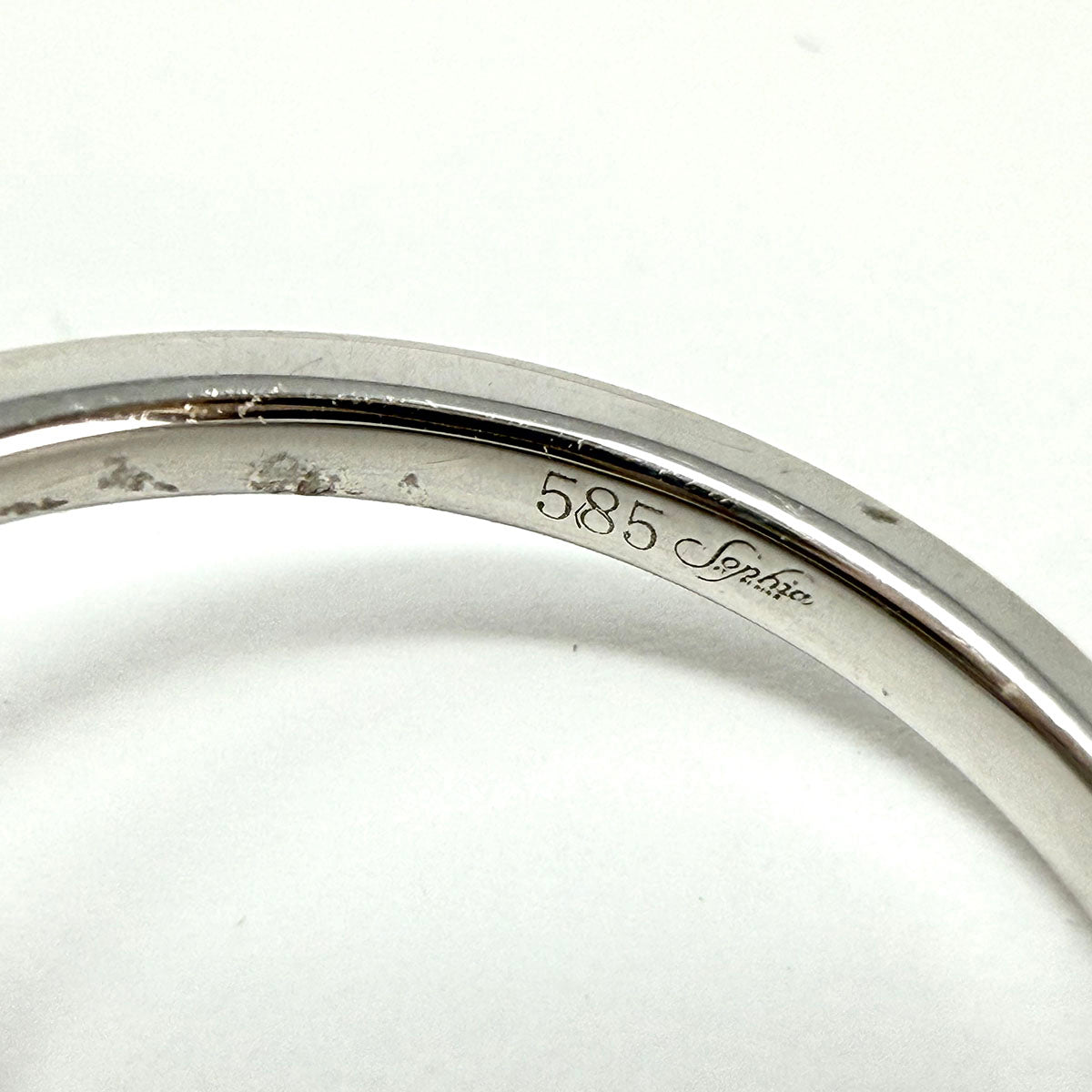 14K White Gold Flower Ring with Diamond