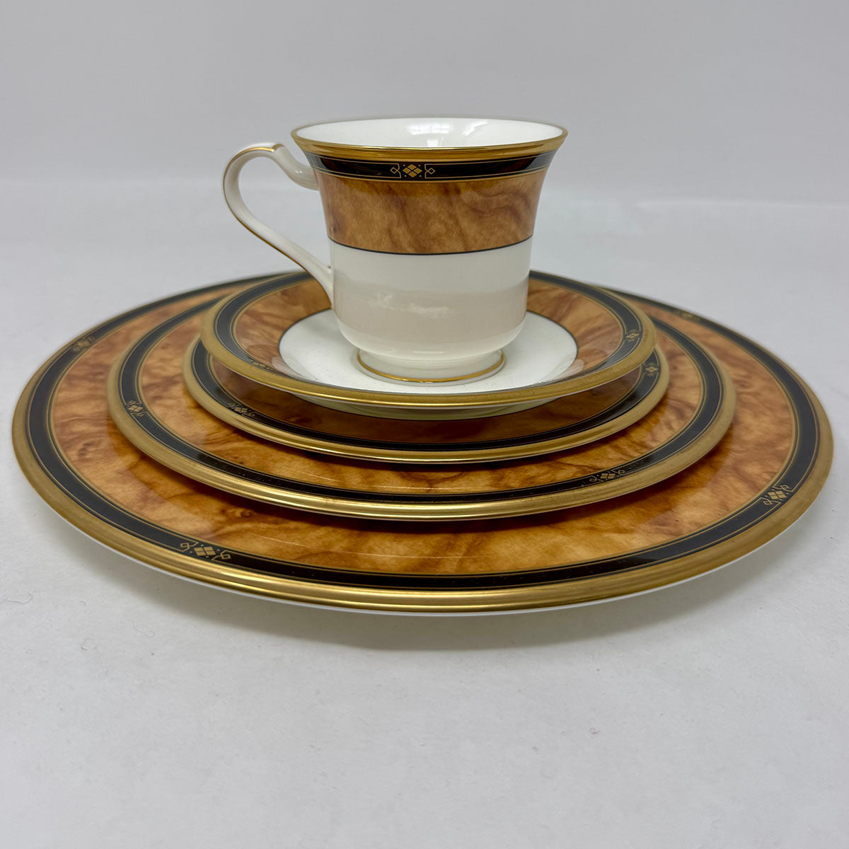 22 Pcs: 4 5 Pc Place Settings Cabot China with Salt and Pepper