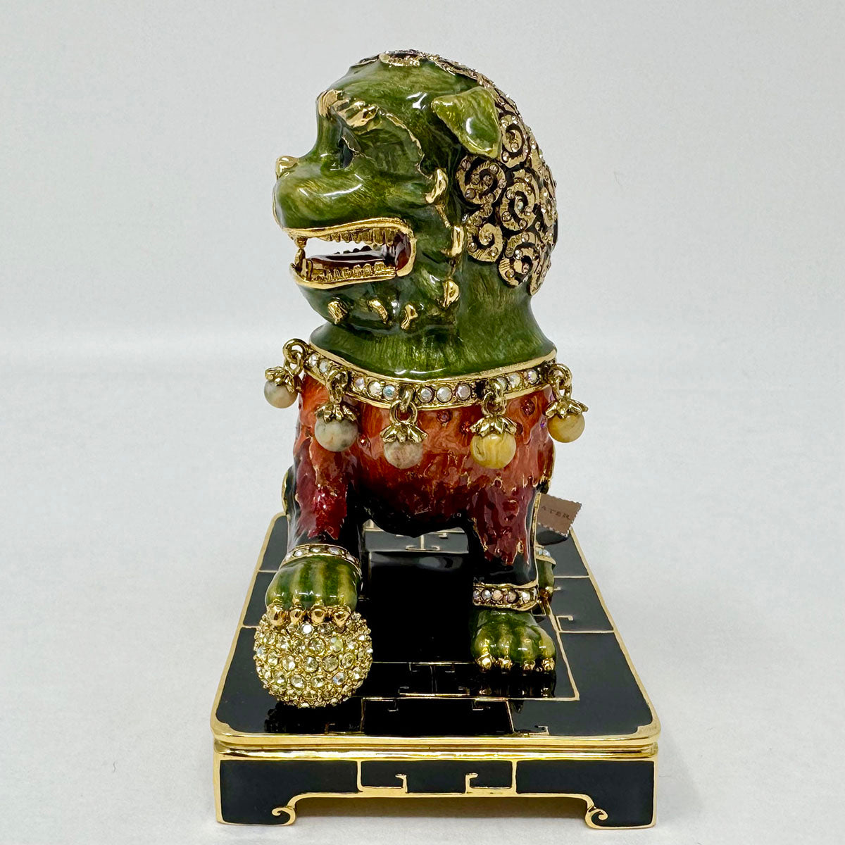 Foo Dog with Ball