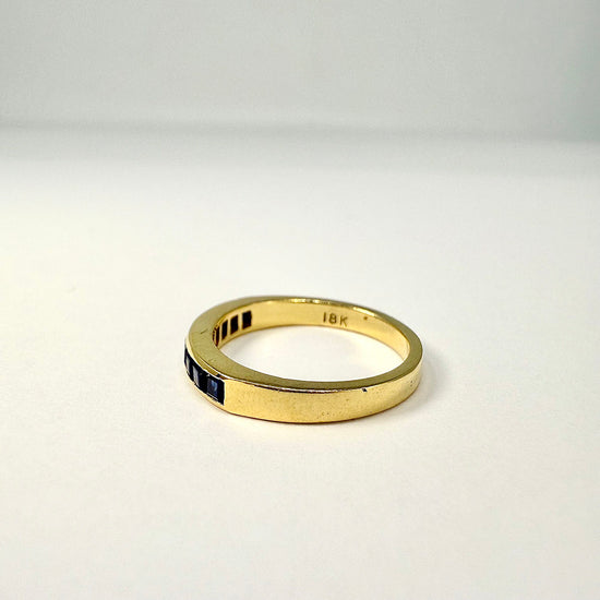 18K Gold Ring with 9 Sapphires