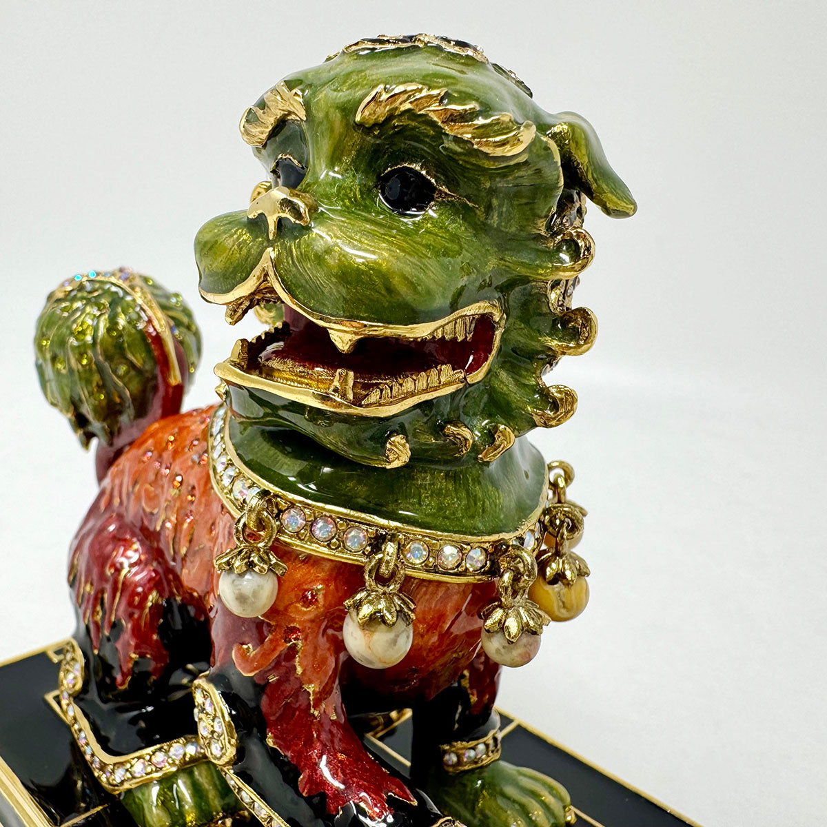 Foo Dog with Ball