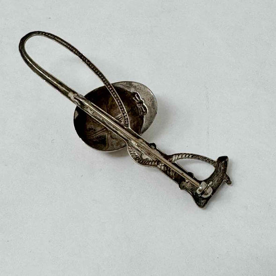 Jockey Pin
