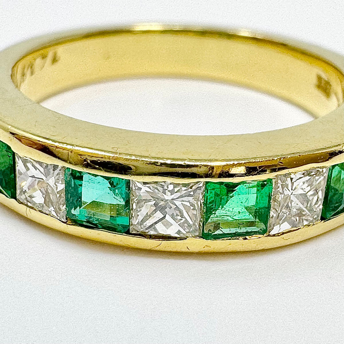 18K Gold Ring with 5 Emeralds and 4 Diamonds