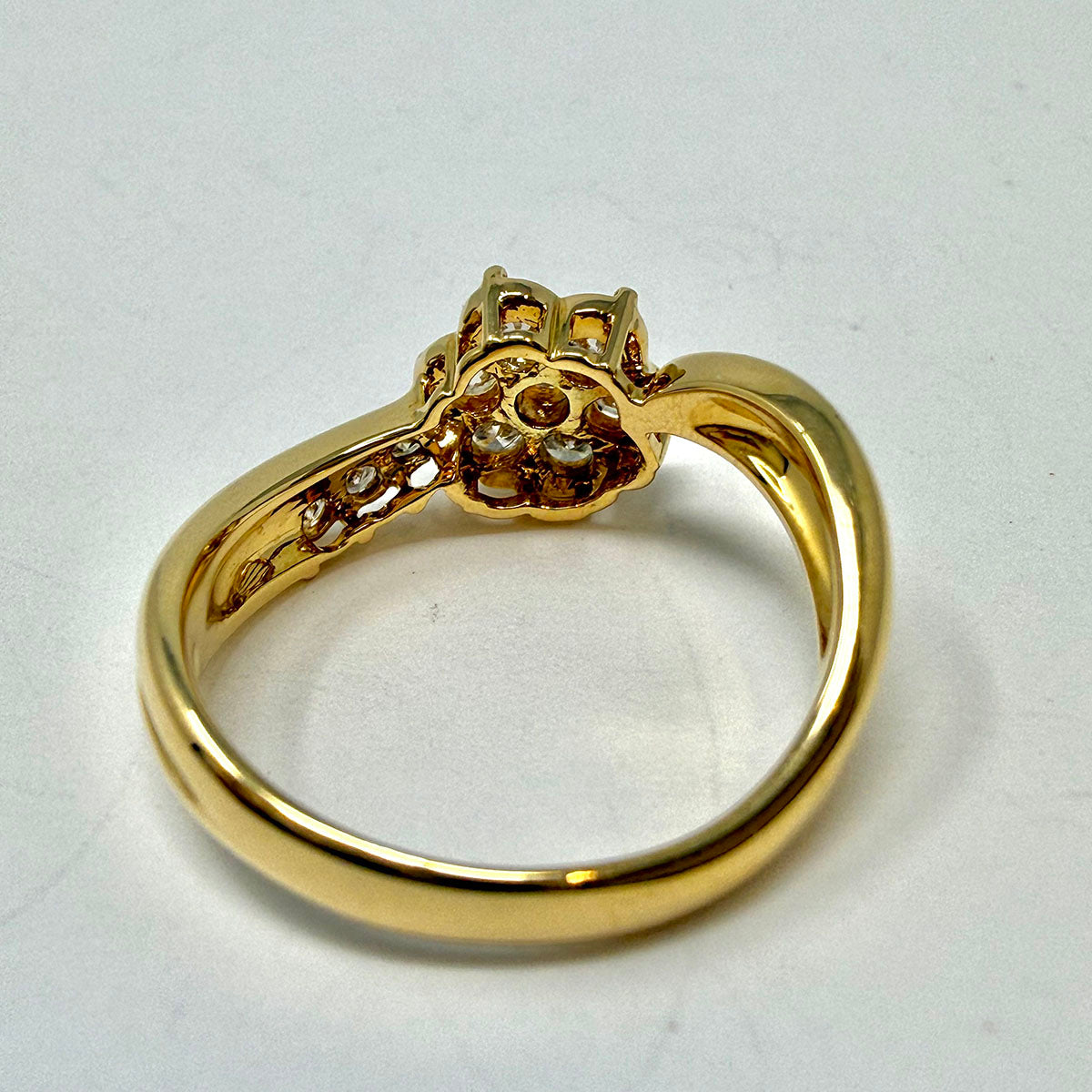 18K Gold and Diamond Flower  Ring