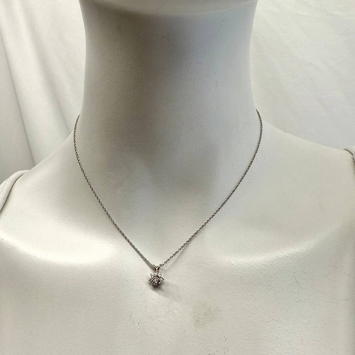 14K White Gold Diamond Pendant Necklace