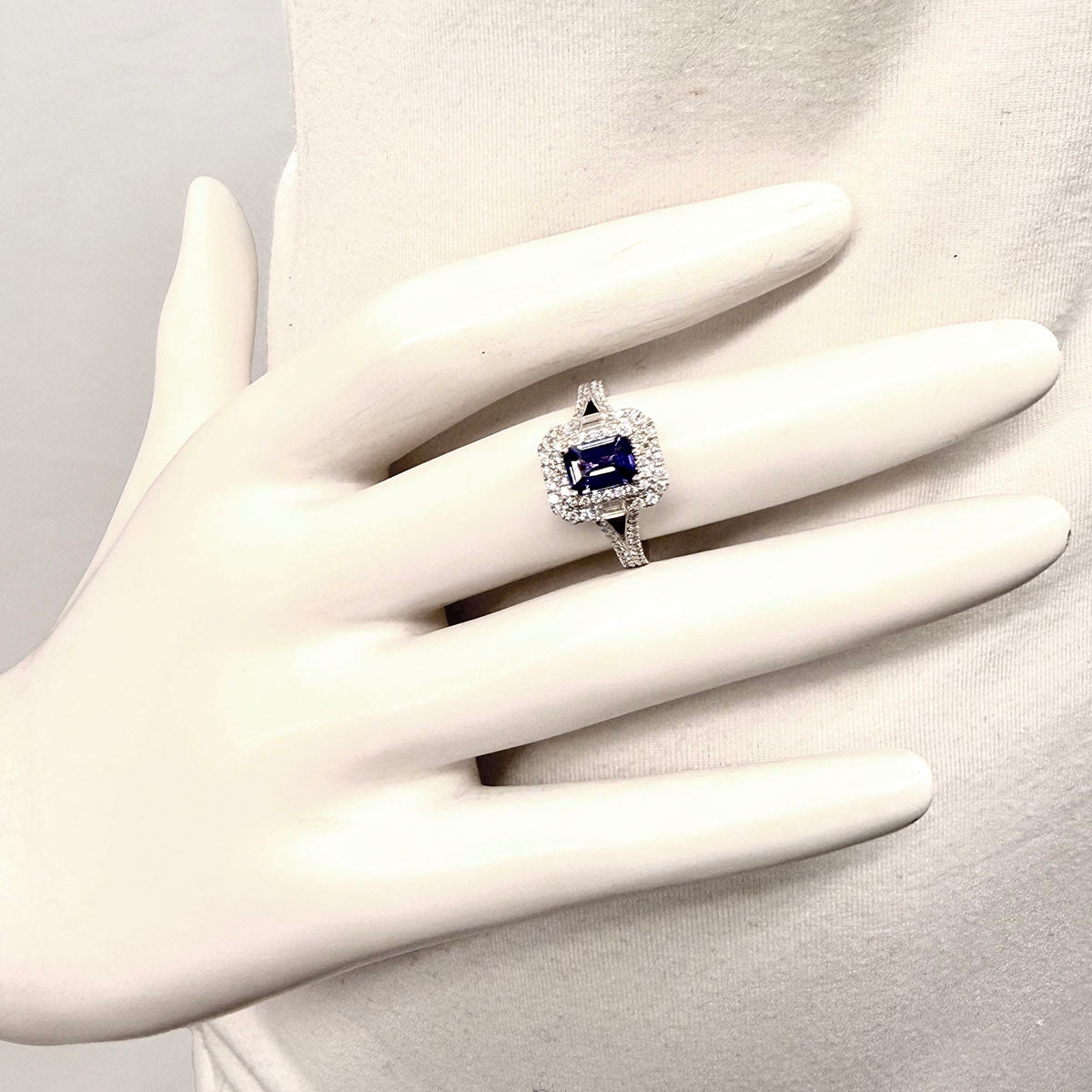 14K White Gold Ring with Tanzanite and Diamonds