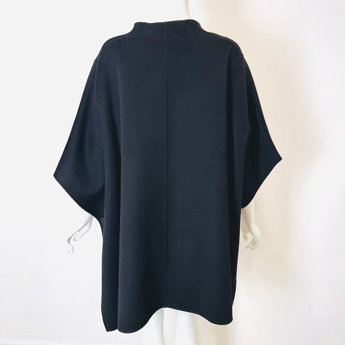 Escada Cape