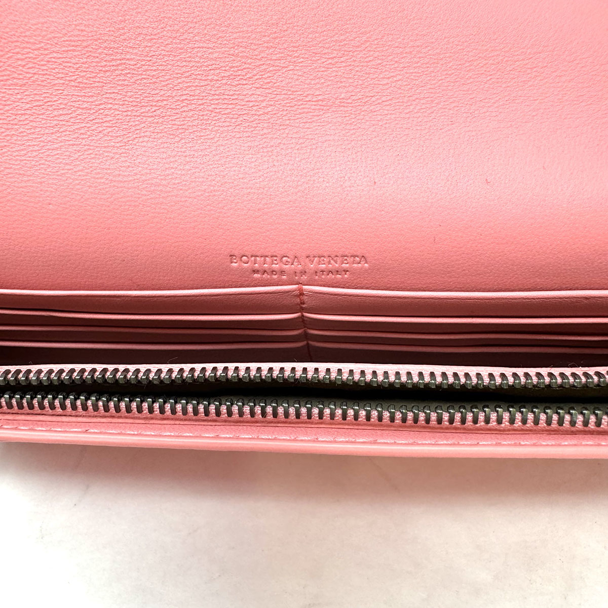 Bottega Veneta Intrecciato Wallet on the Chain