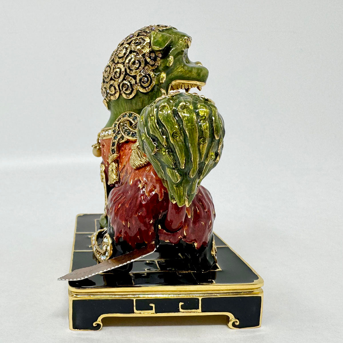 Foo Dog with Ball