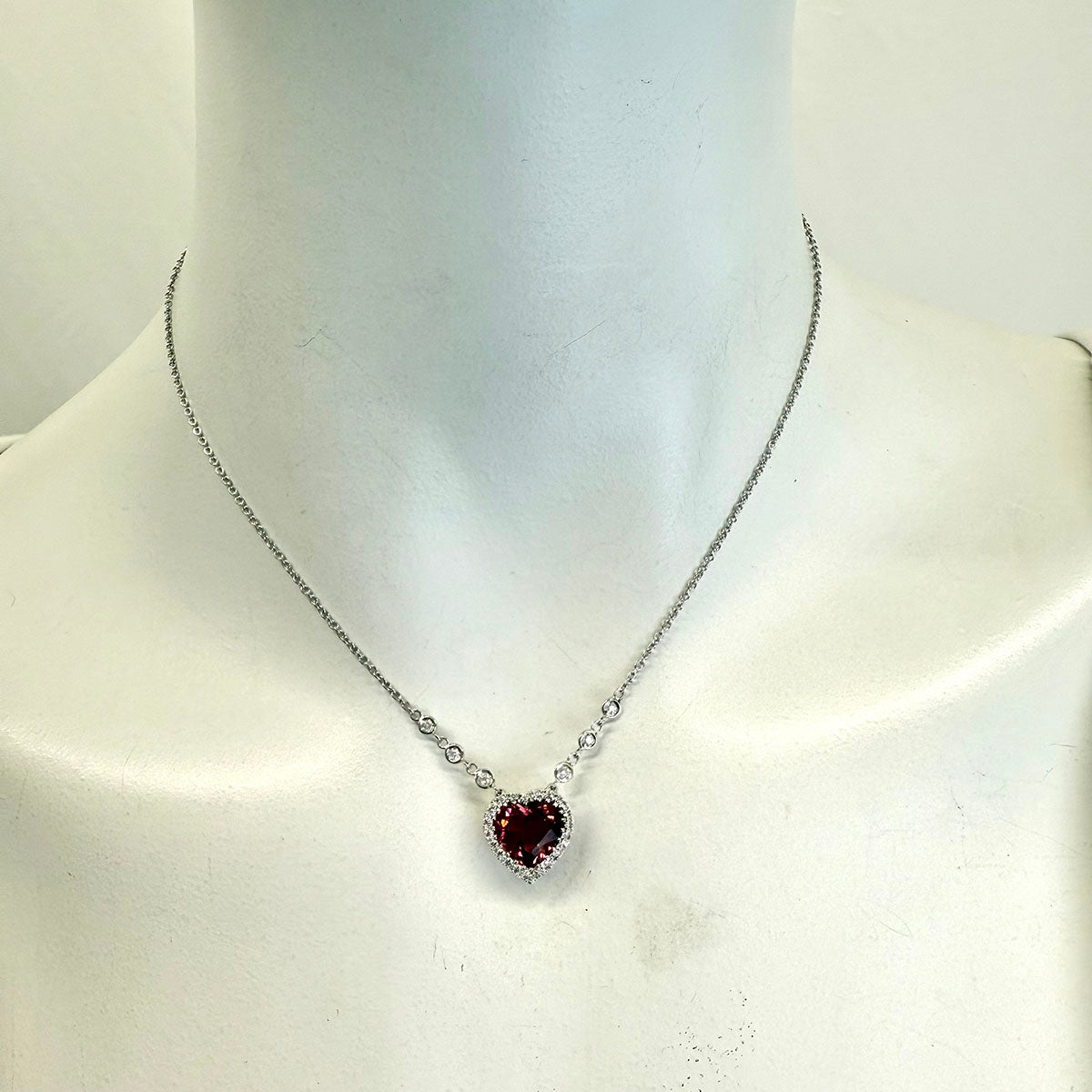 18K White Gold Heart Pendant Necklace