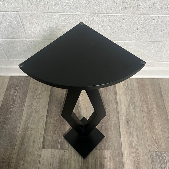 Pedestal With Diamond Base