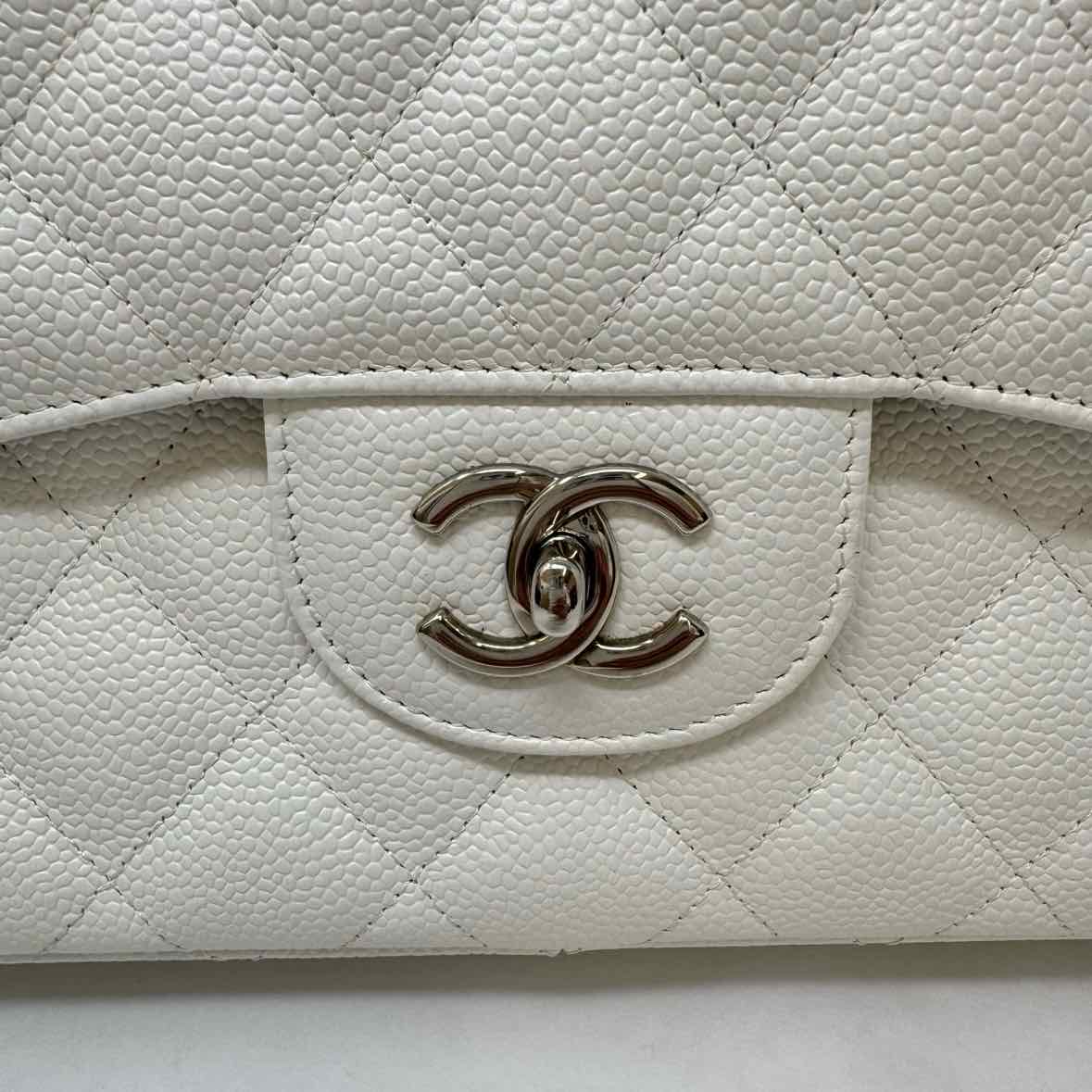 Chanel Classic Jumbo Double Flap Shoulder Bag