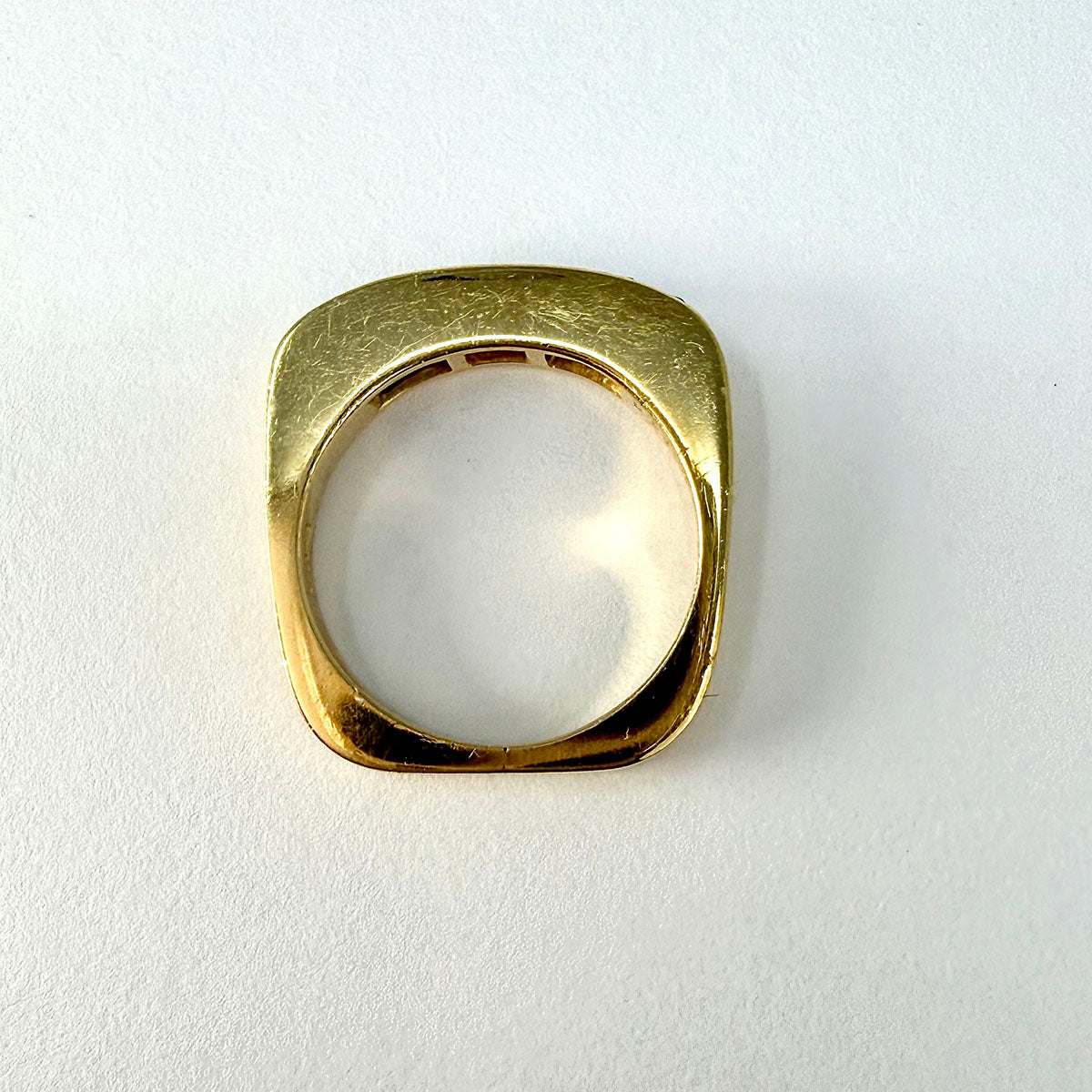 Valenza 18K Gold Guard Ring with 8 Square Faceted Sapphires (0.80ct)