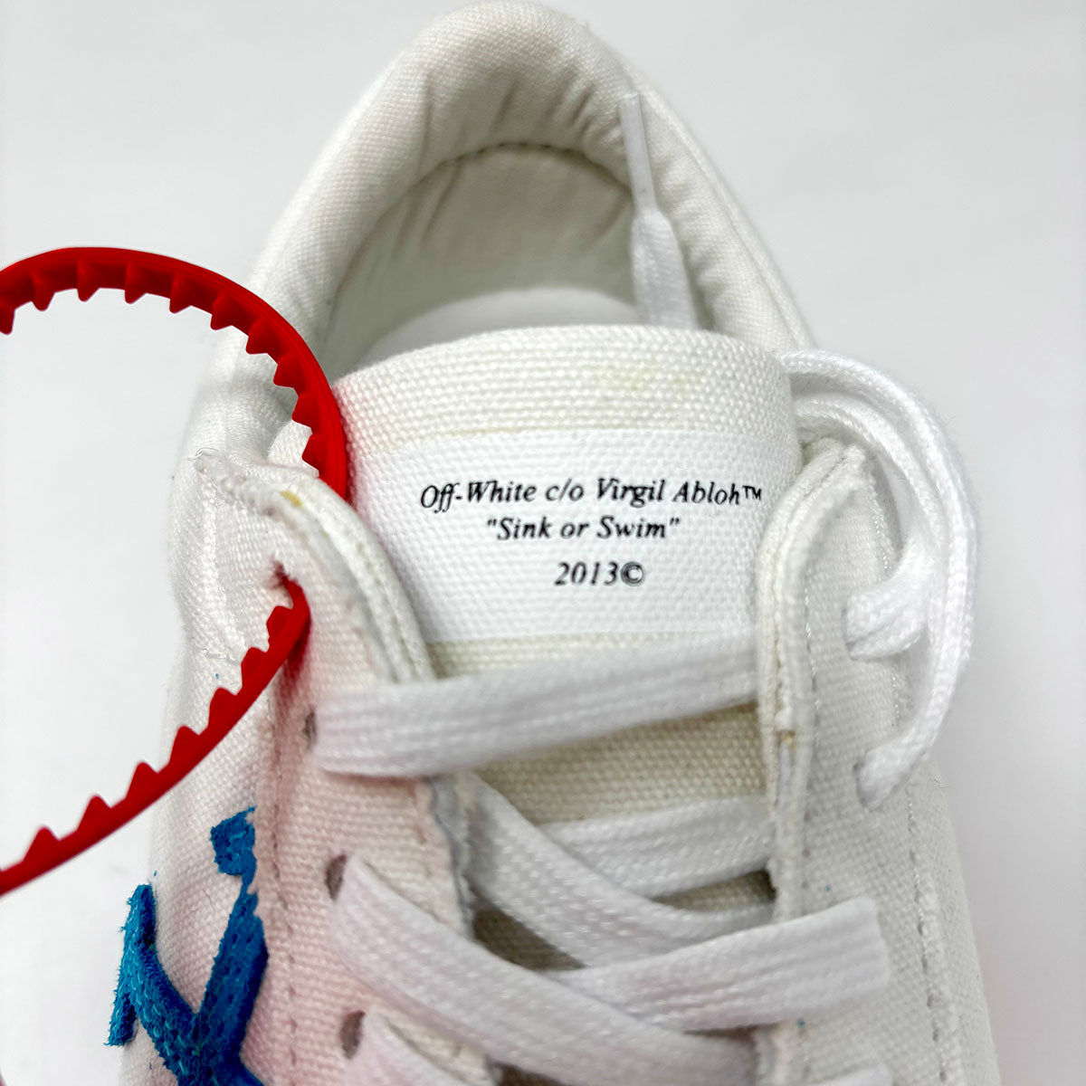 OFF-WHITE Sneakers