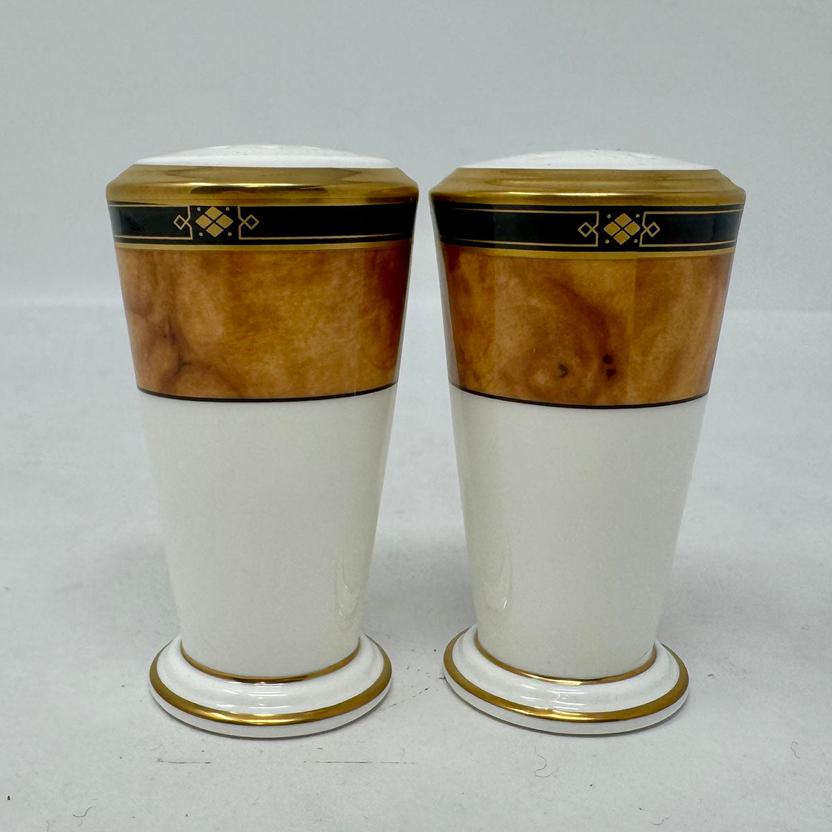 22 Pcs: 4 5 Pc Place Settings Cabot China with Salt and Pepper