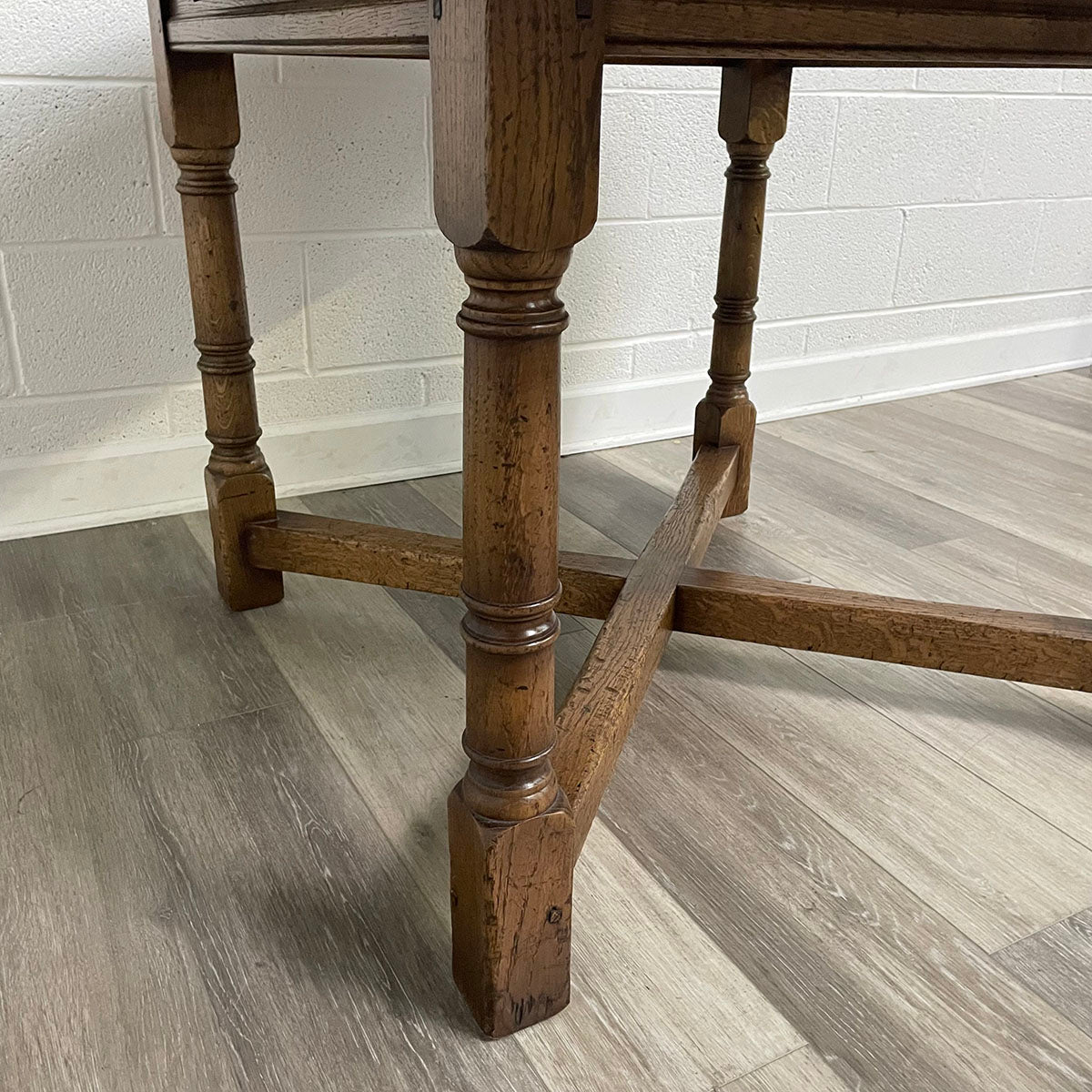 Round Expandable Dining Table