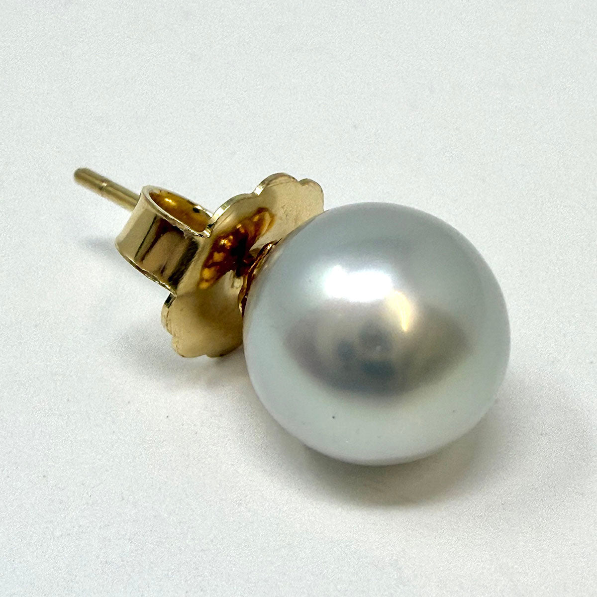 14K Gold Stud Earrings with Freshwater Pearl