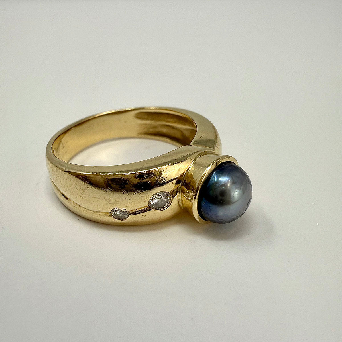 14K Gold Ring with Grey Pearl and 4 Diamonds