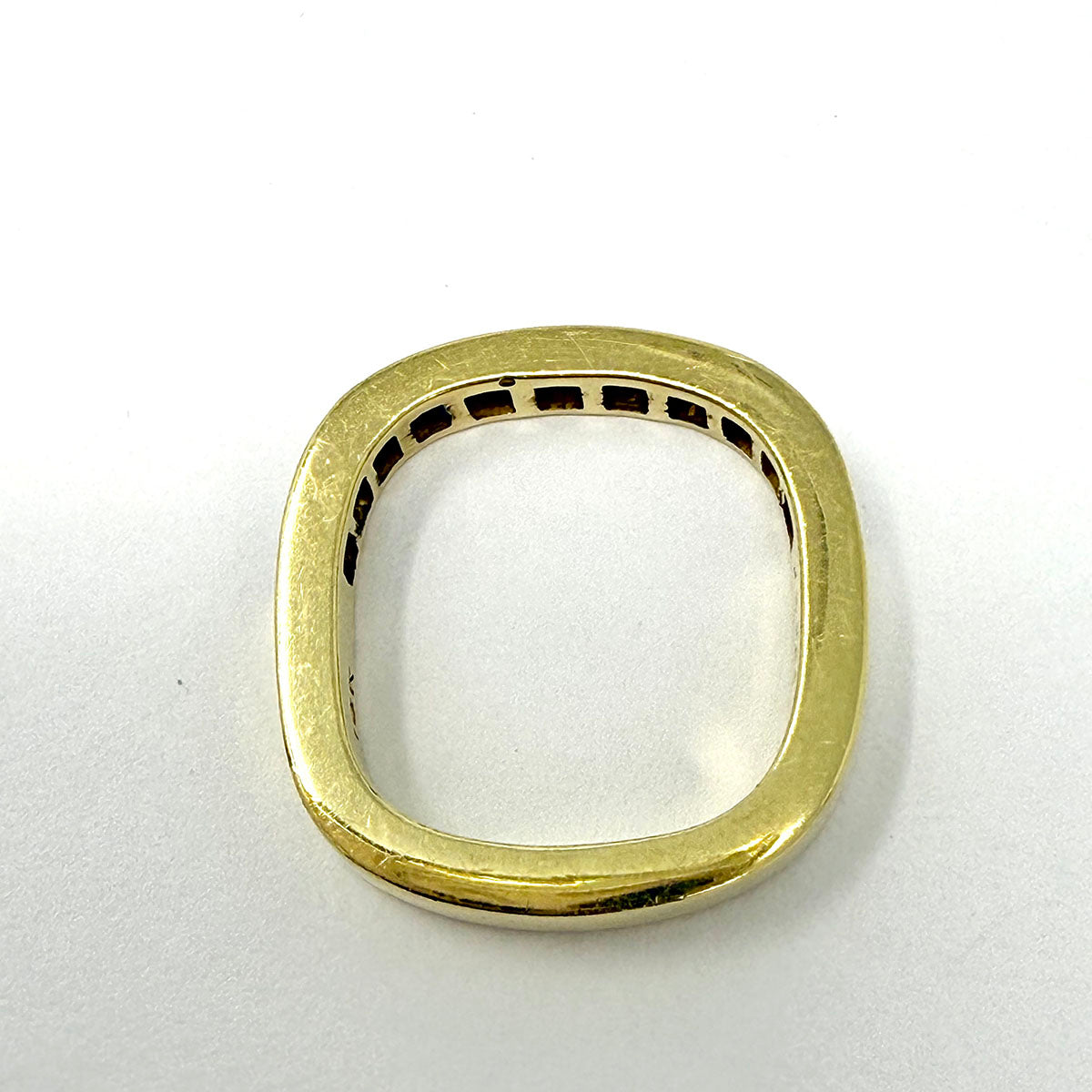 18K Gold Ring with 11 Sapphires