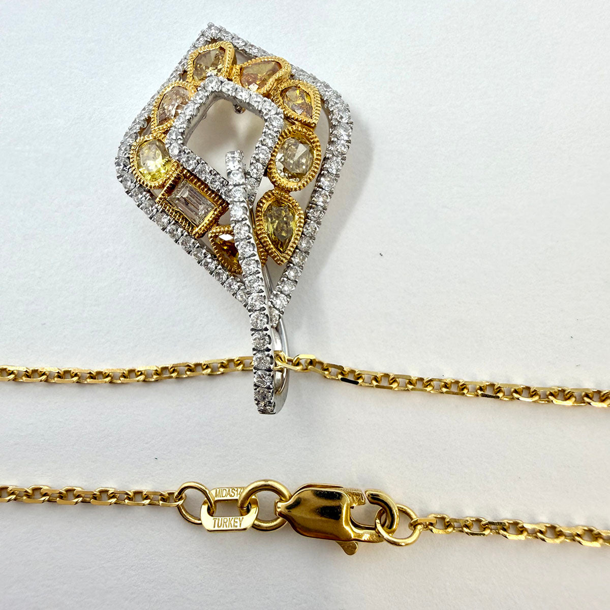 18K Gold Pendant Necklace with Diamond Pendant