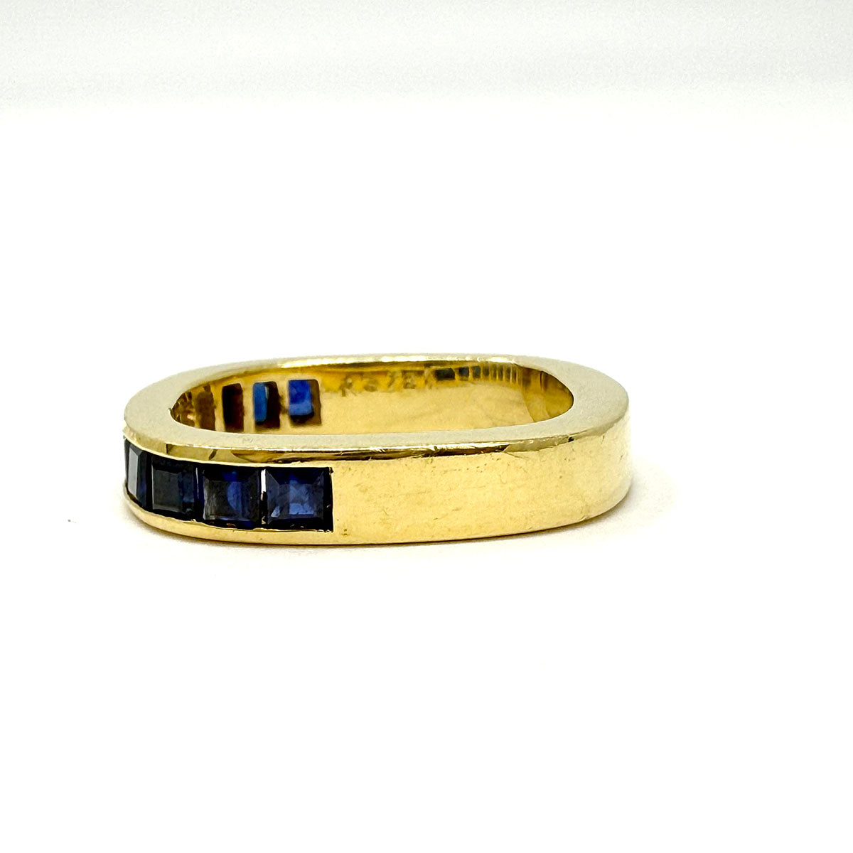 18K Gold Ring with 11 Sapphires