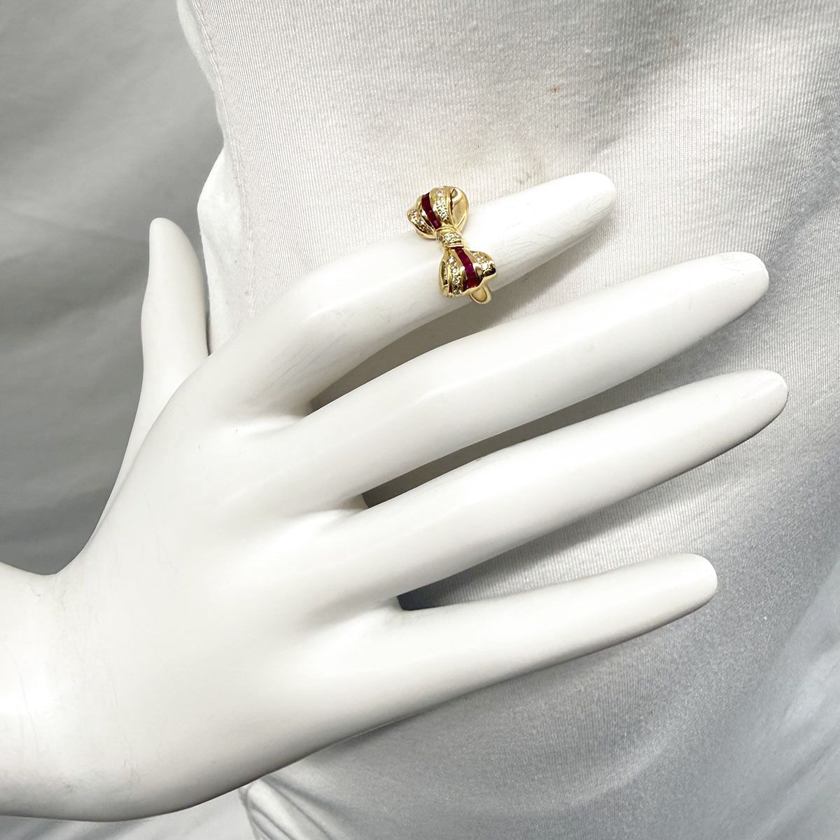 18K Gold Bow Ring with Diamond and Ruby