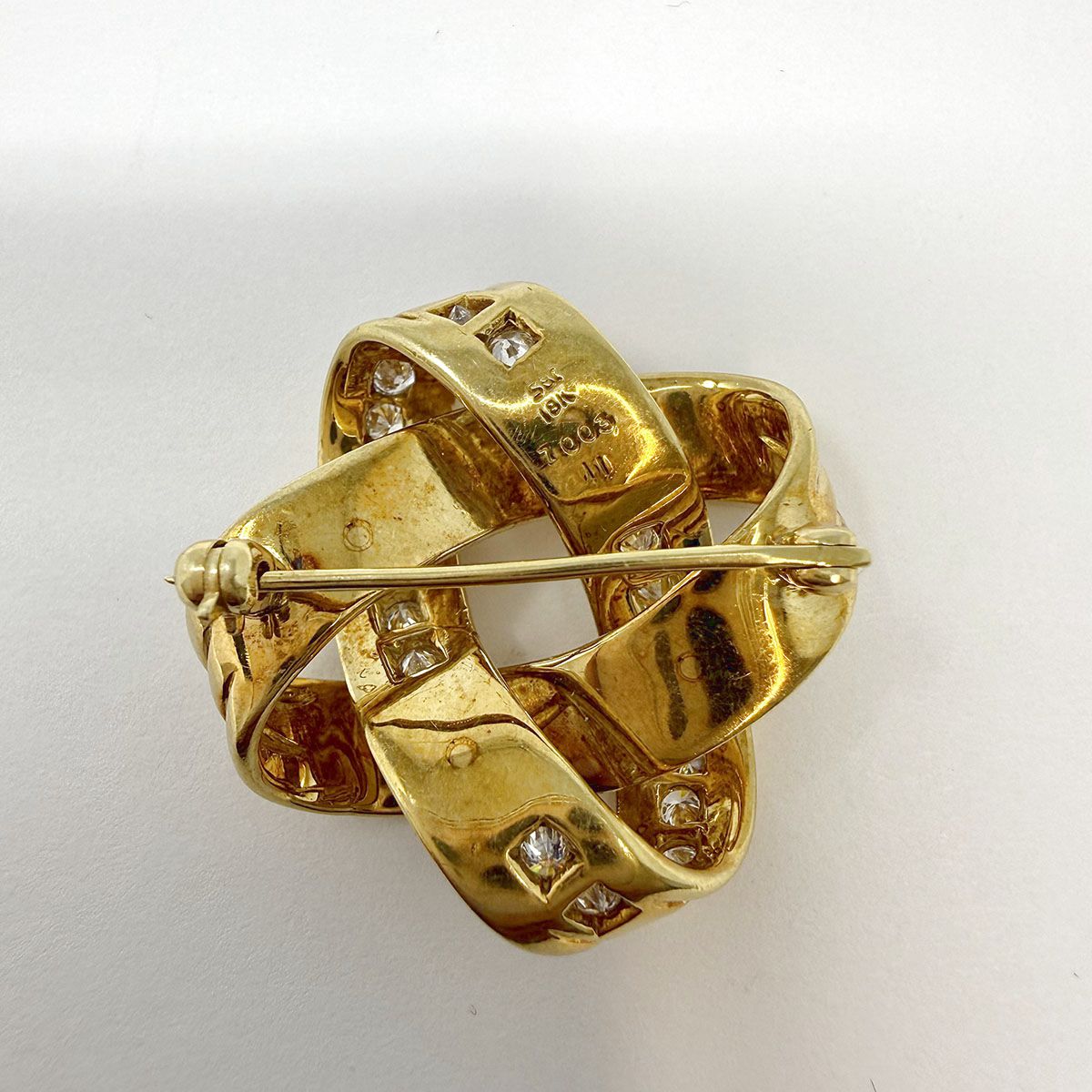 18K Yellow Gold Knot Pin with Diamonds