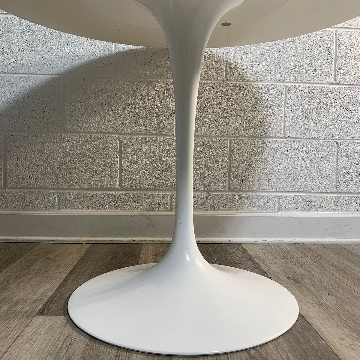 Tulip Dining Table