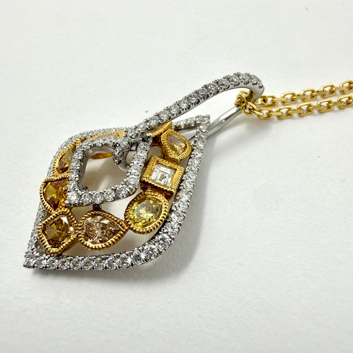 18K Gold Pendant Necklace with Diamond Pendant