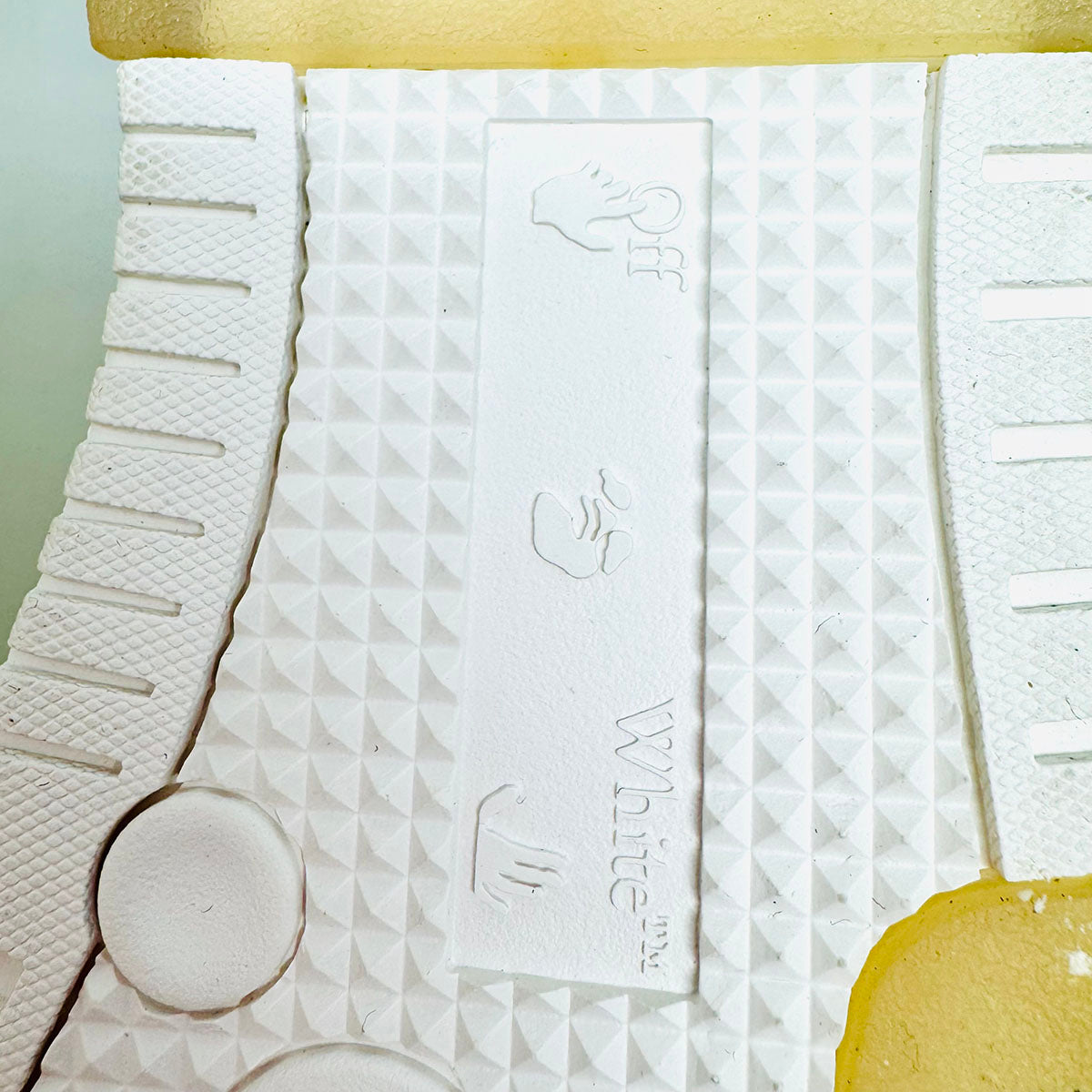 OFF-WHITE Sneakers