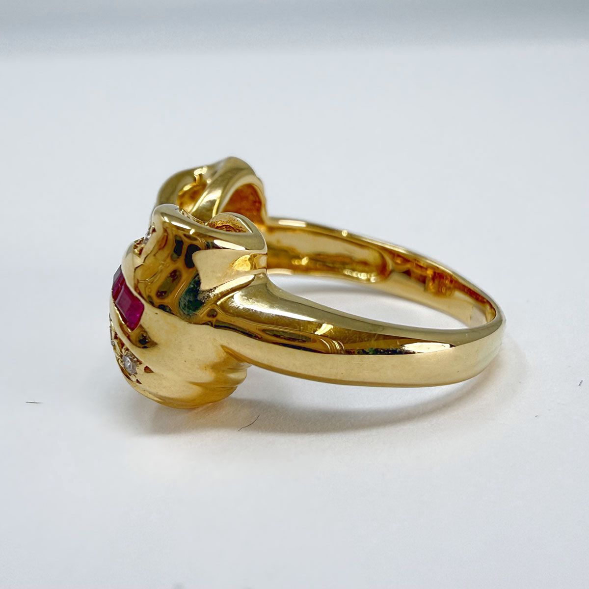 18K Gold Bow Ring with Diamond and Ruby