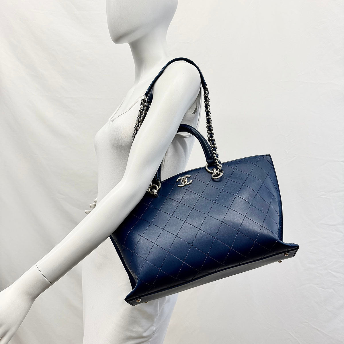 Chanel Paris - Cuba Ring my Bag Tote