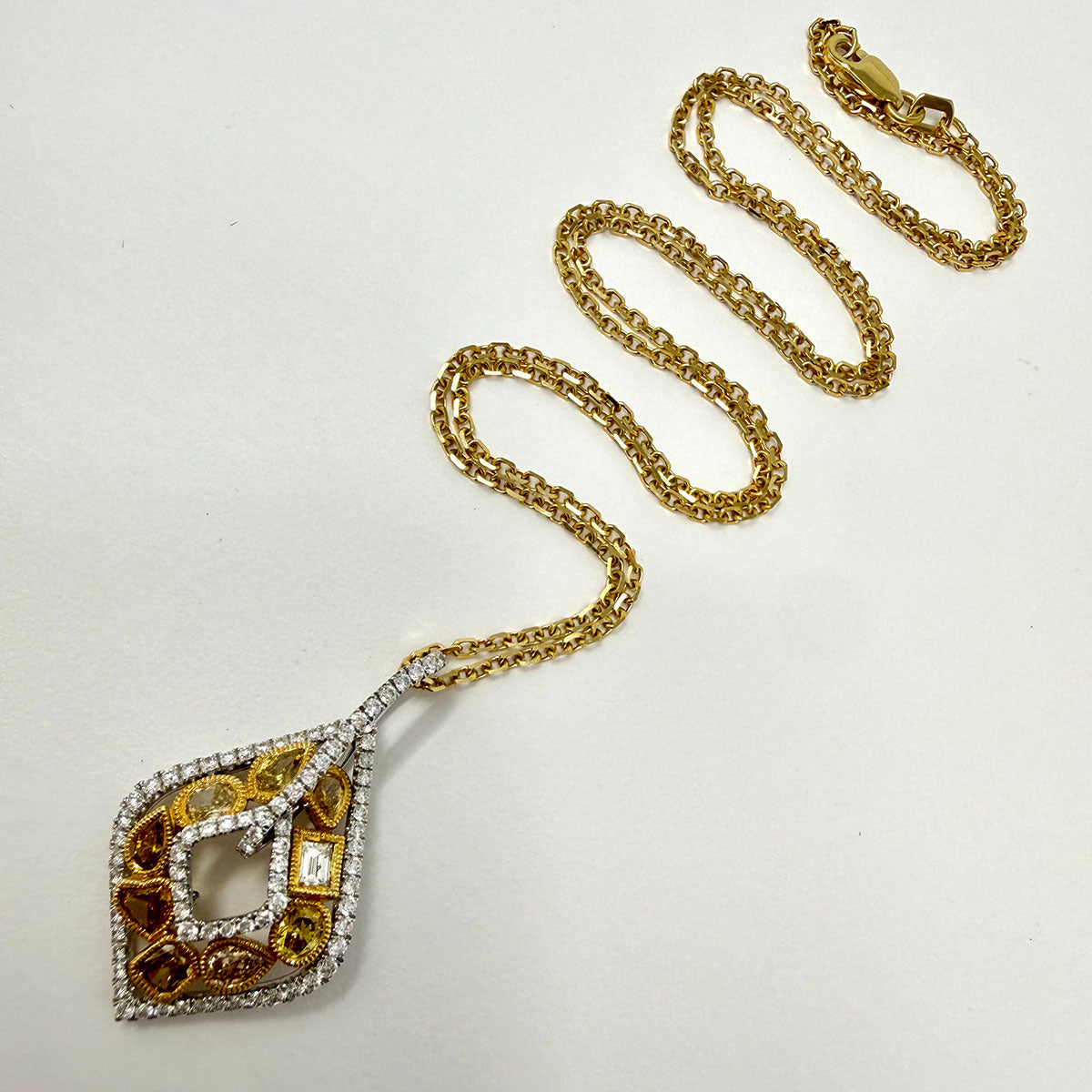 18K Gold Pendant Necklace with Diamond Pendant