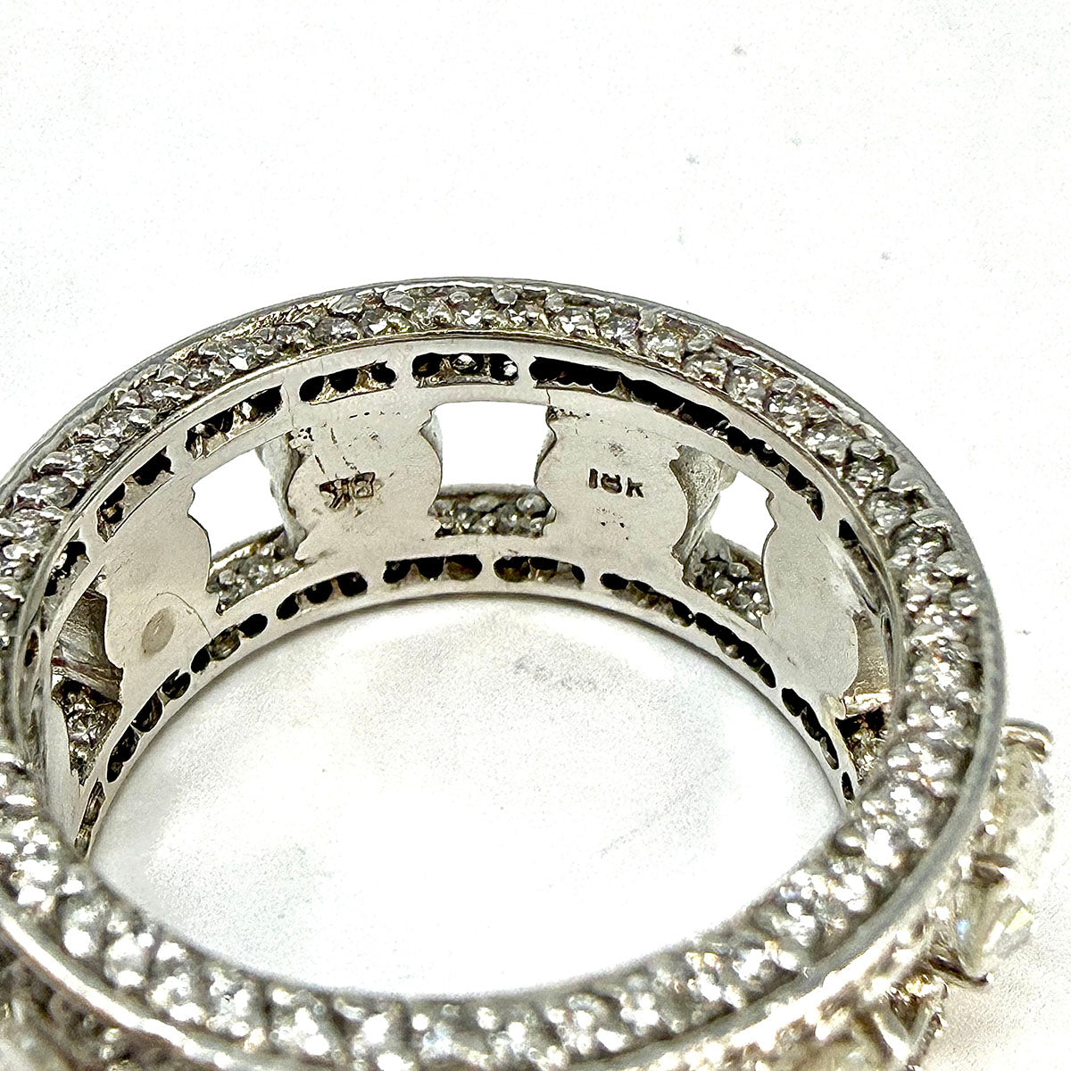 18K White Gold Ring with 9 Rose Cut Diamonds and 270 Full Cut Diamonds