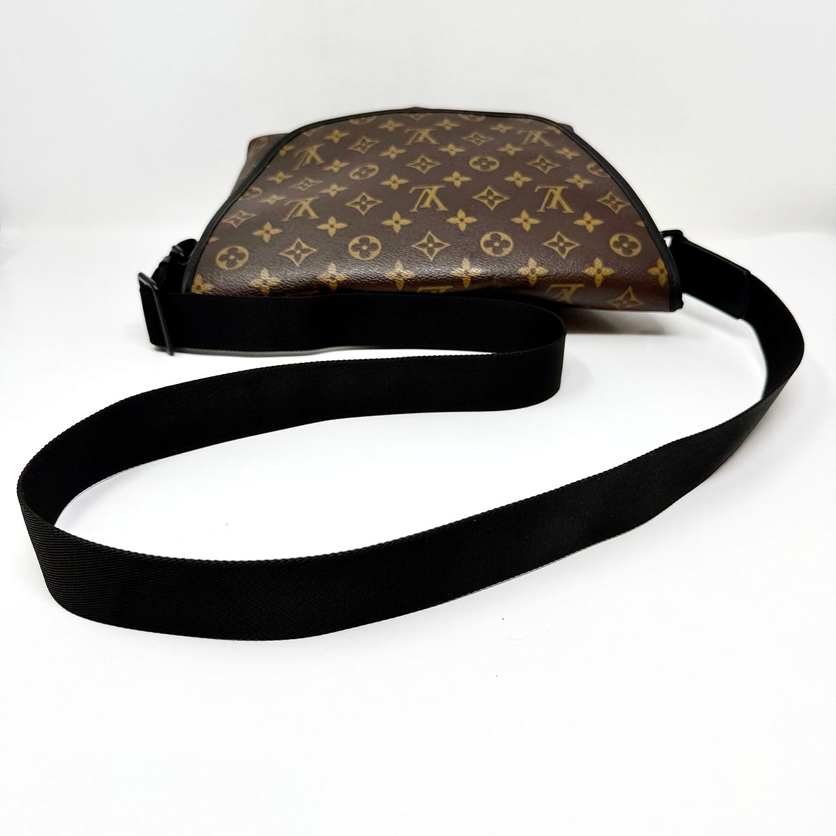 Louis Vuitton Messenger Bag
