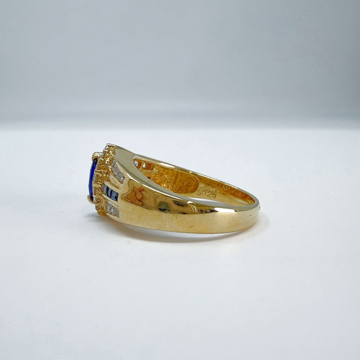 18K Gold Ring with Diamond and Sapphire