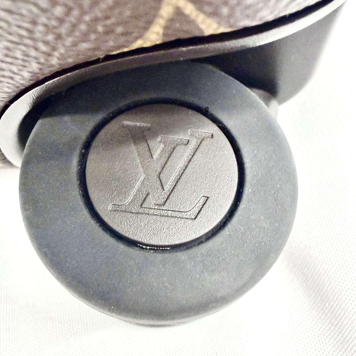 Louis Vuitton Monogram Horizon 50