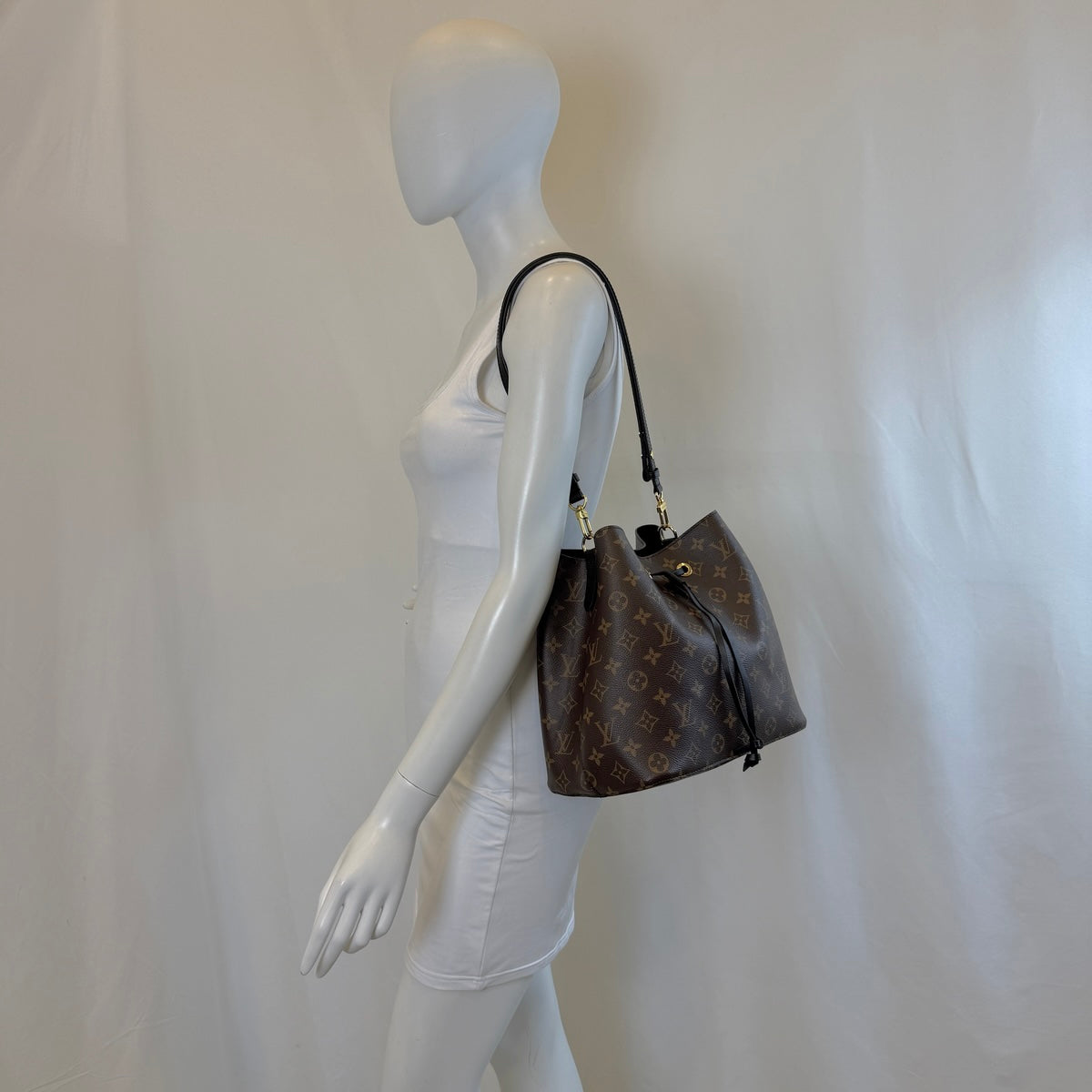Louis Vuitton Monogram NoeNoe MM Black