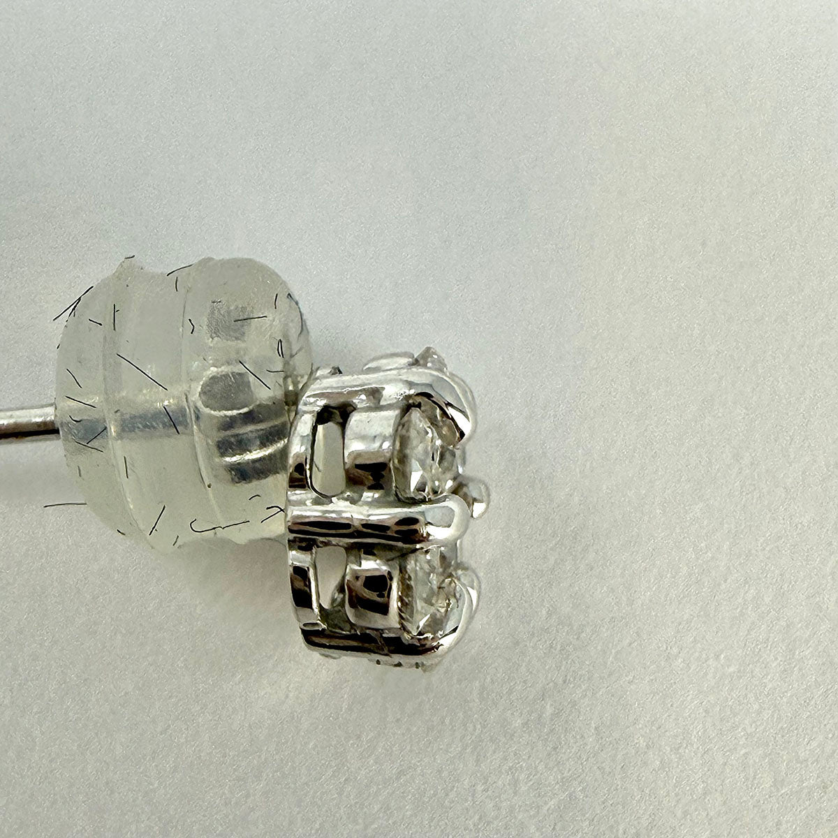 18K White Gold Diamond Stud Earrings