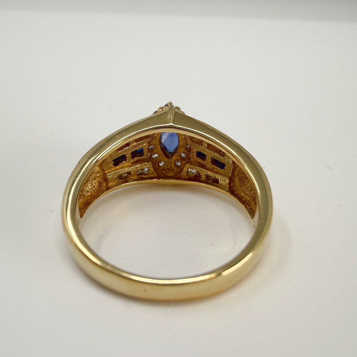 18K Gold Ring with Diamond and Sapphire