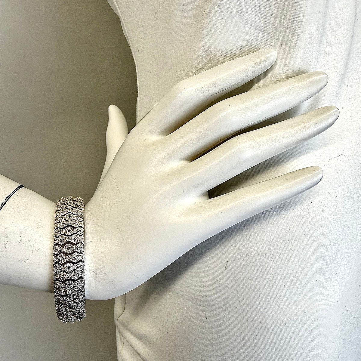18K White Gold Bracelet  with Diamonds
