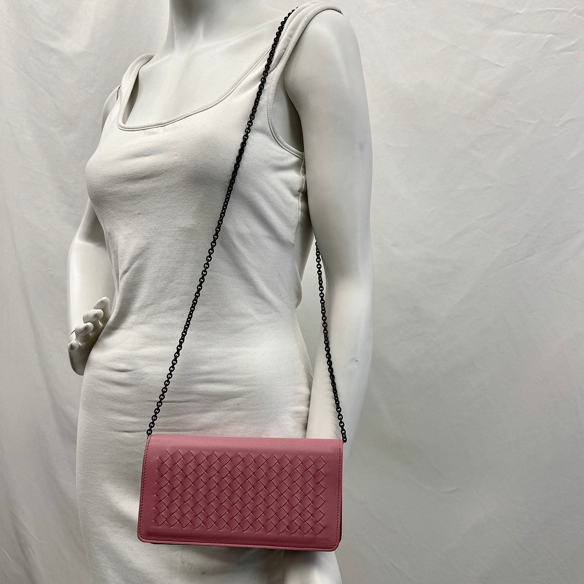 Bottega Veneta Intrecciato Wallet on the Chain