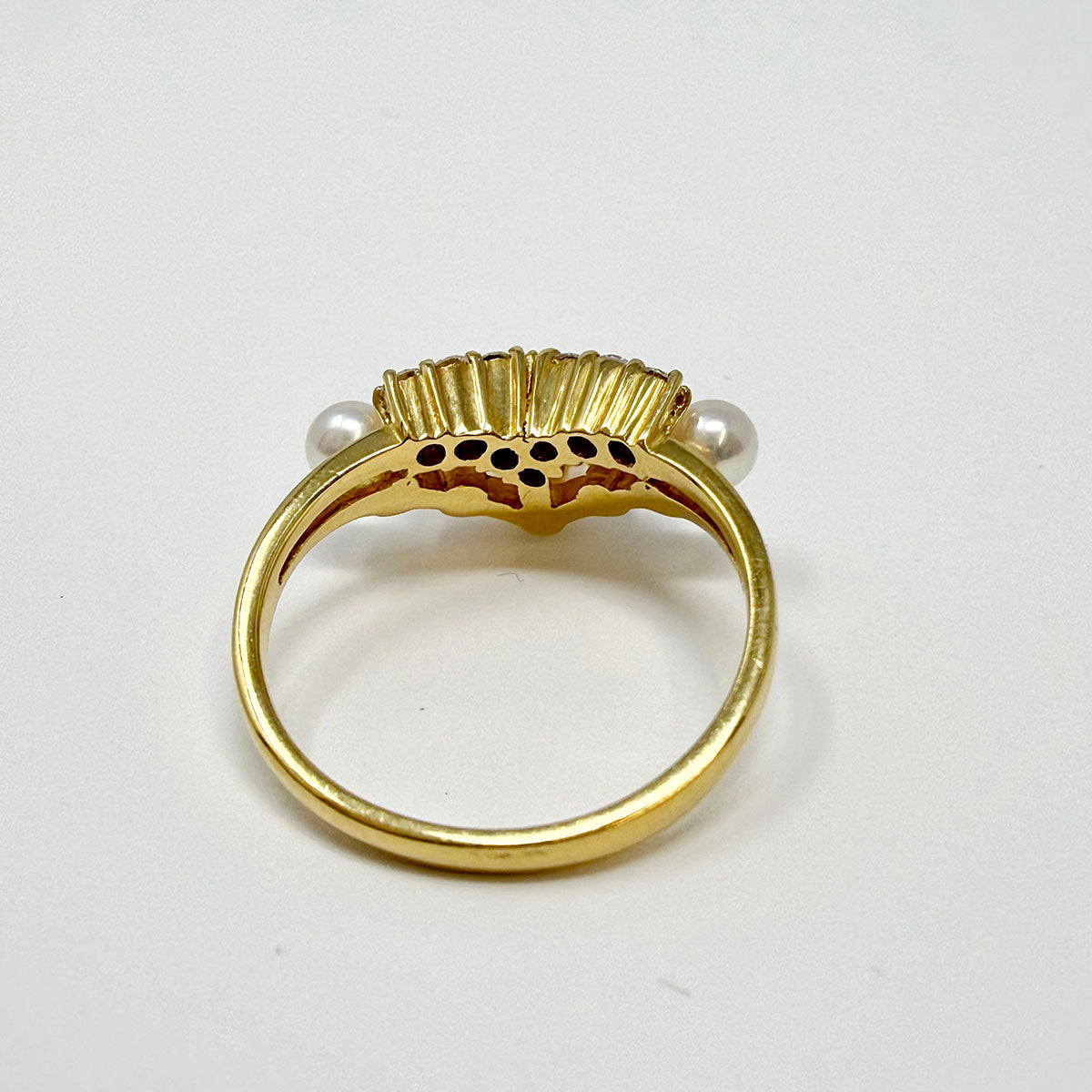 18K Gold Ring with Diamond and Pearl