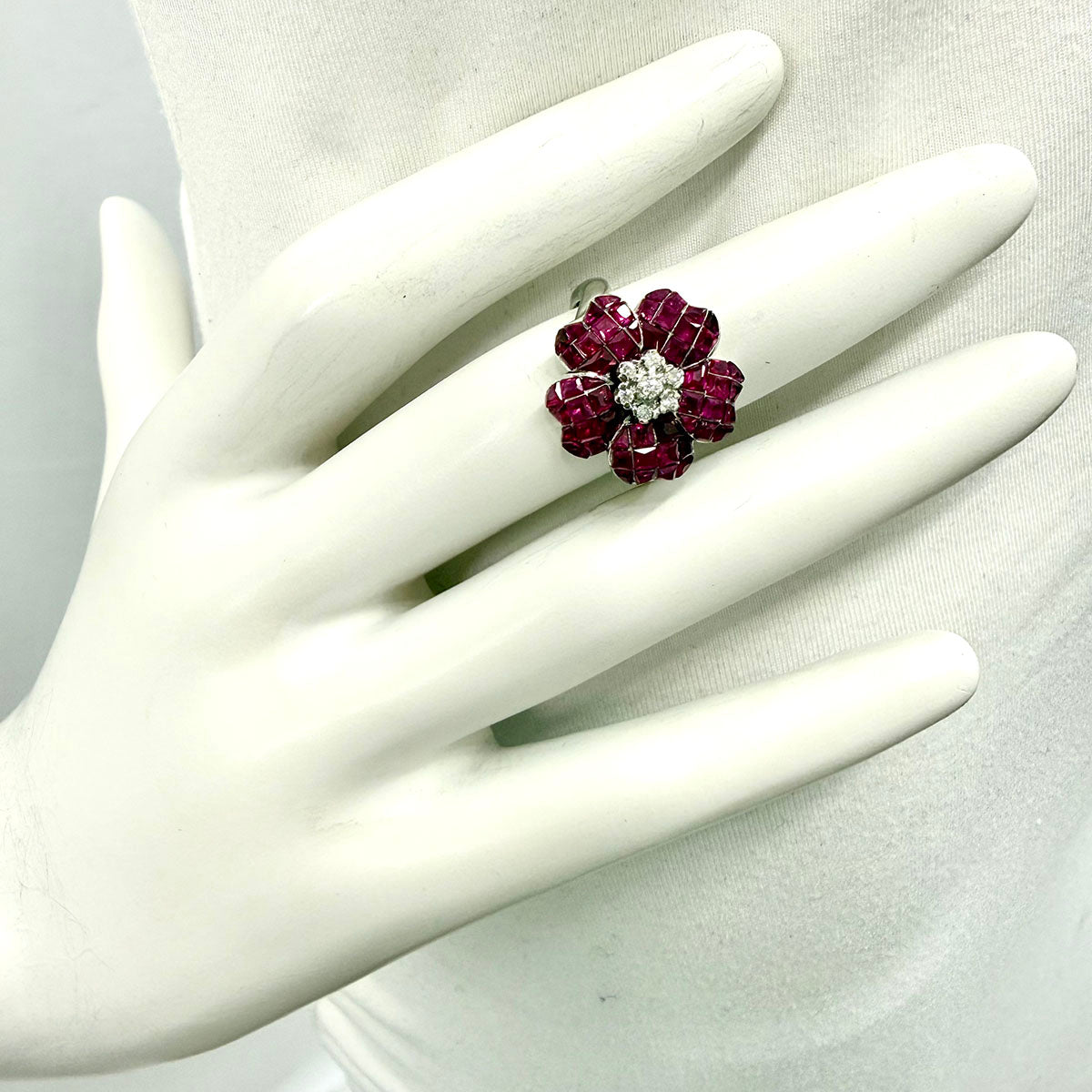 18K White Gold  Floral Ring with Ruby and Diamond