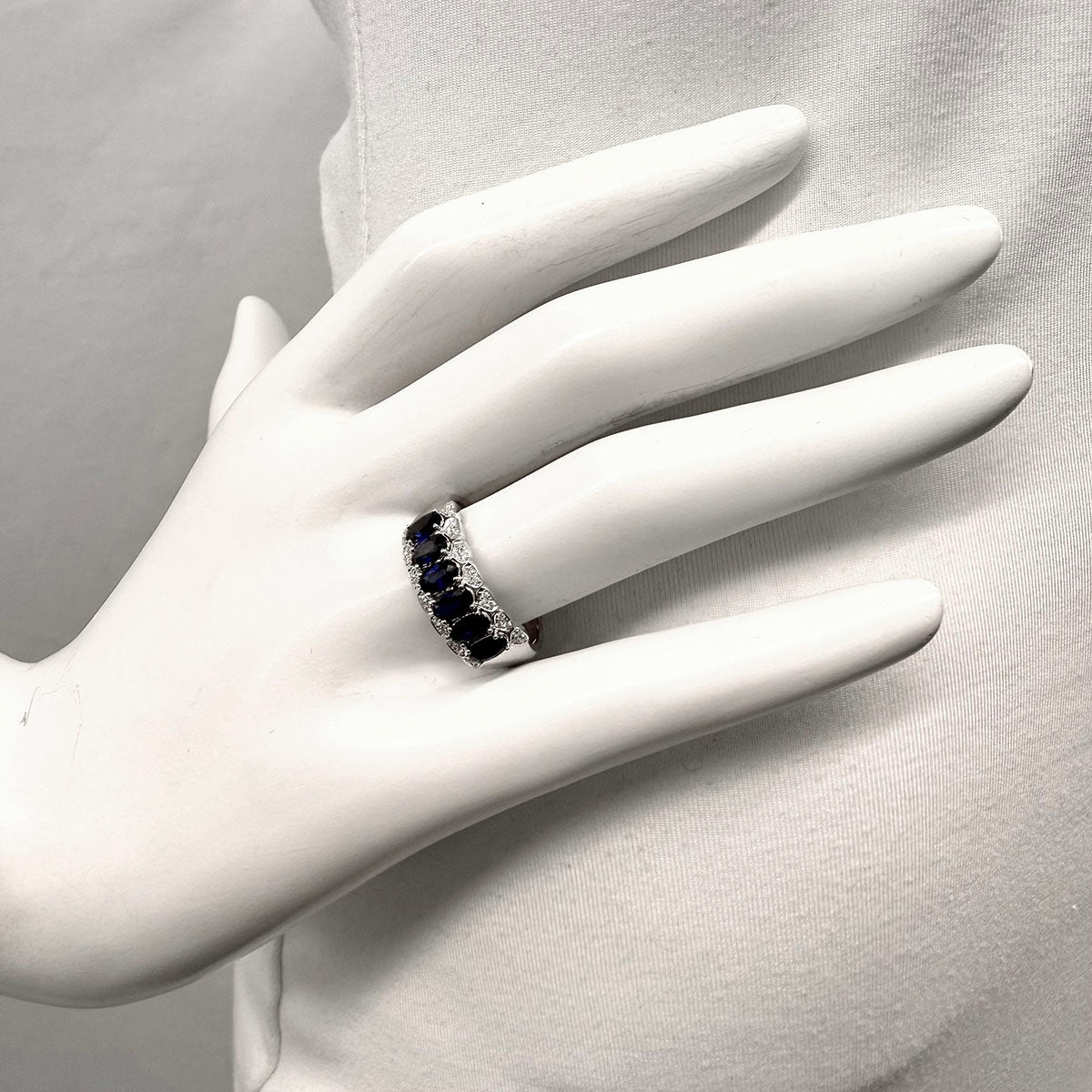 18K White Gold Ring with 6 Brilliant Cut Sapphires