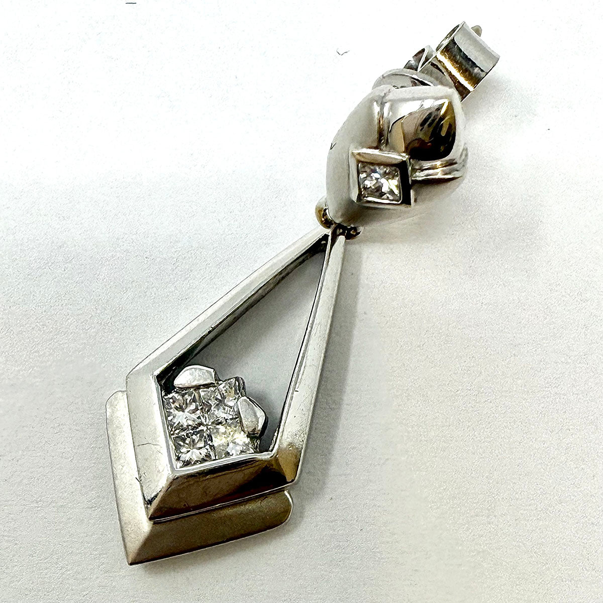 18K White Gold Drop Earrings with Diamond