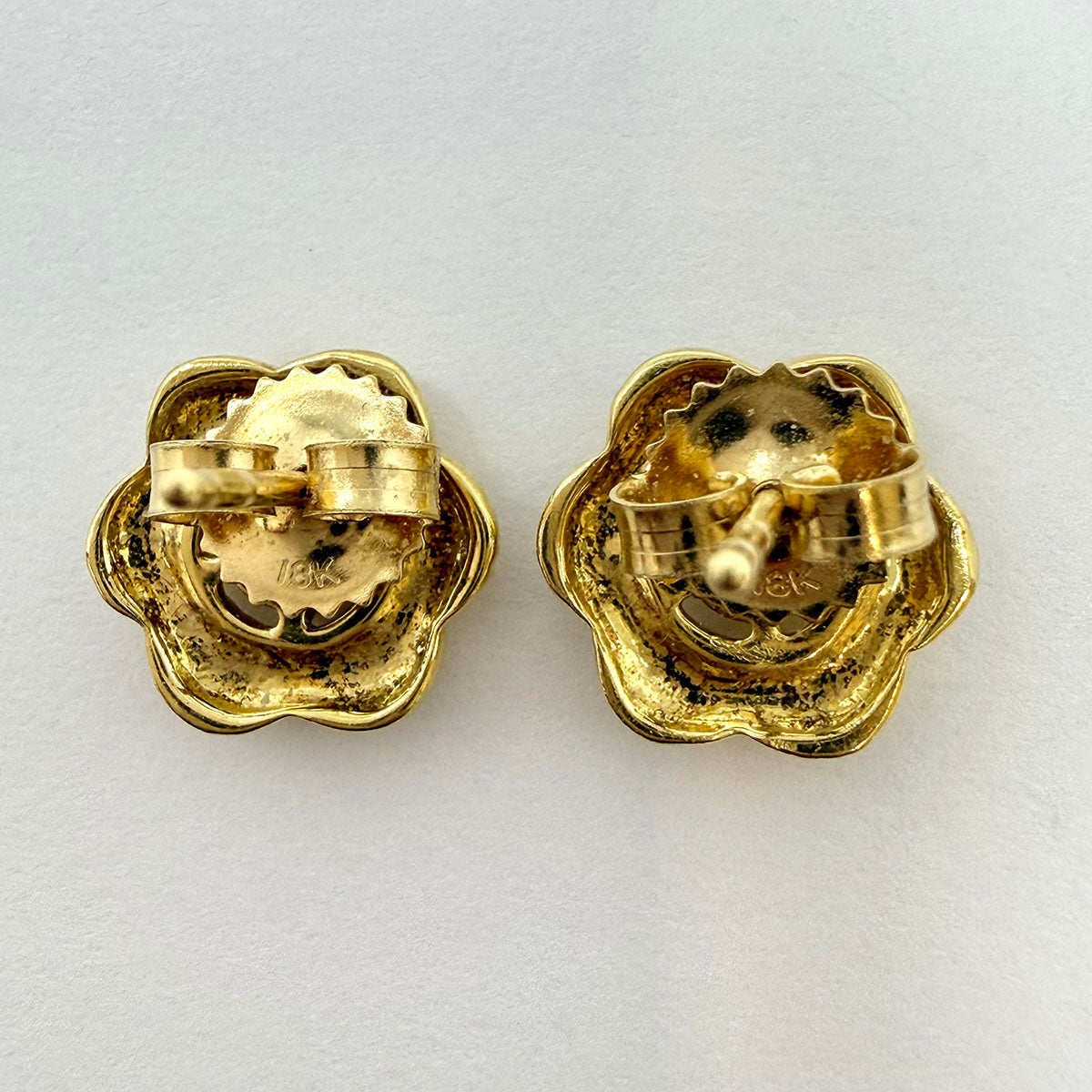 18K Gold Stud Flower Earrings with Diamond