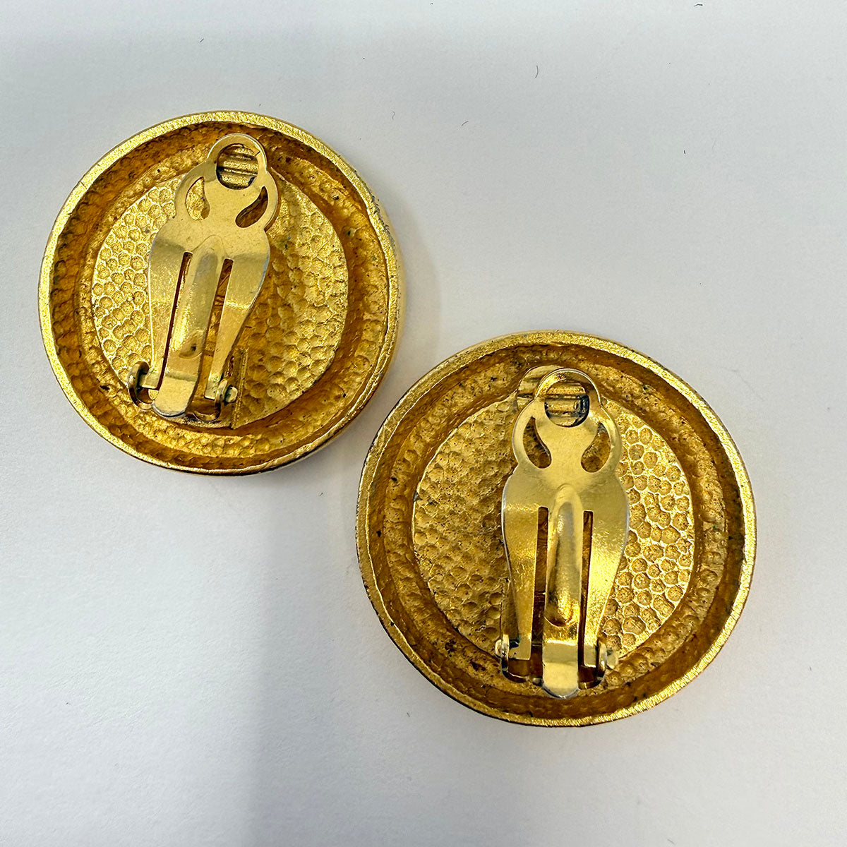 Karl Lagerfeld Black Resin Fan Round Clip-on Earrings