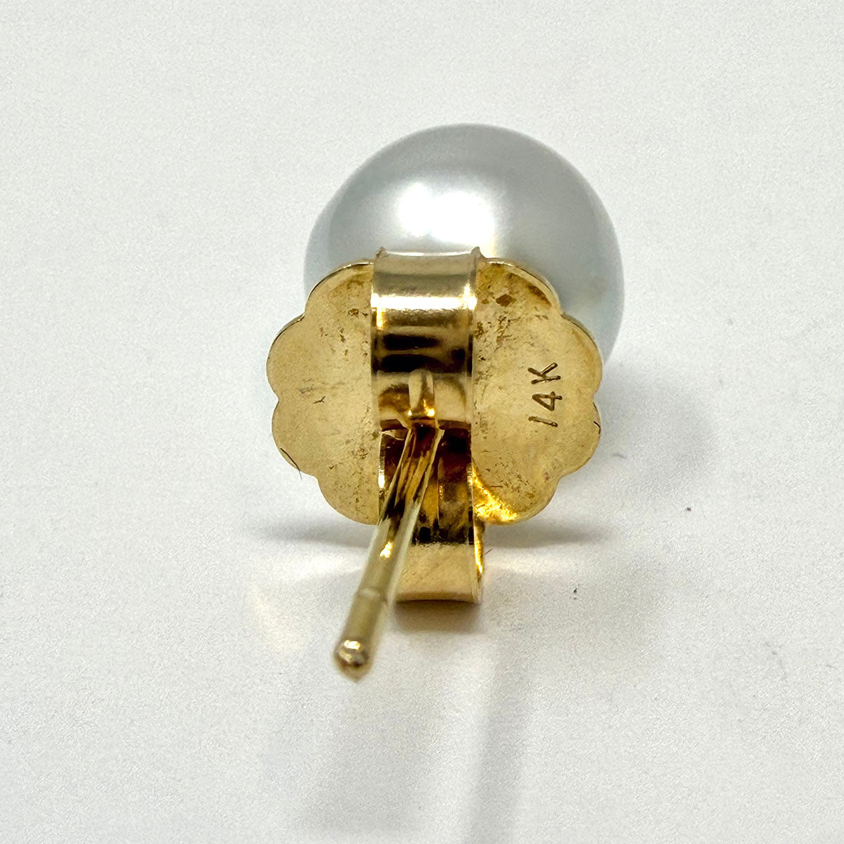 14K Gold Stud Earrings with Freshwater Pearl
